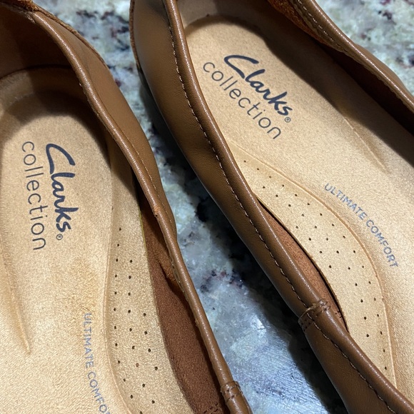 Clarks Jeanette Ease Ballet Flats. Rubber sole…EUC …8.5 WIDE..non smoking home. - Picture 2 of 9